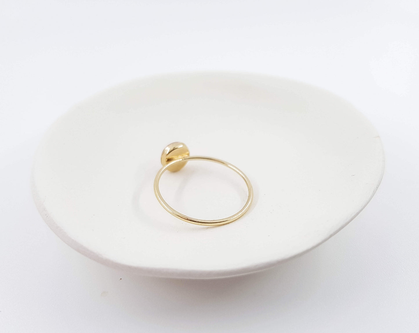 OPHÉLINE - Bague de mariage fine sur serti 6 mm OR. Tailles : 49 - 52 - 54 - 57