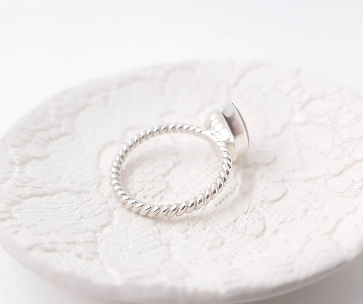 DELTA - Bague de mariage sur serti POIRE avec anneau torsadé ARGENT