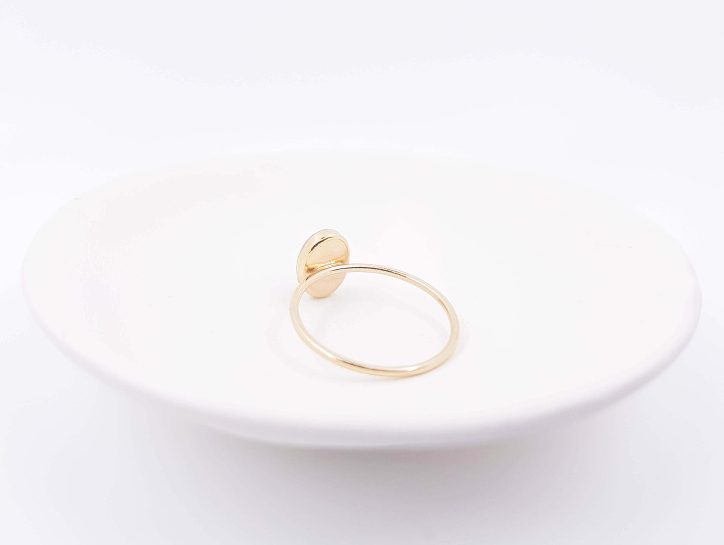 JADE - Bague de mariage fine OVALE sur serti 6x8 mm OR et ARGENT